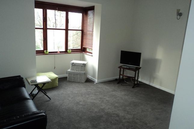 Flat to rent in Bishops Court, Stone