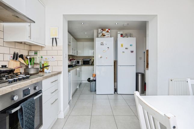 85, Rowelfield, Luton photo 3