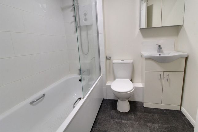 12, Millers Green Close, Enfield photo 2