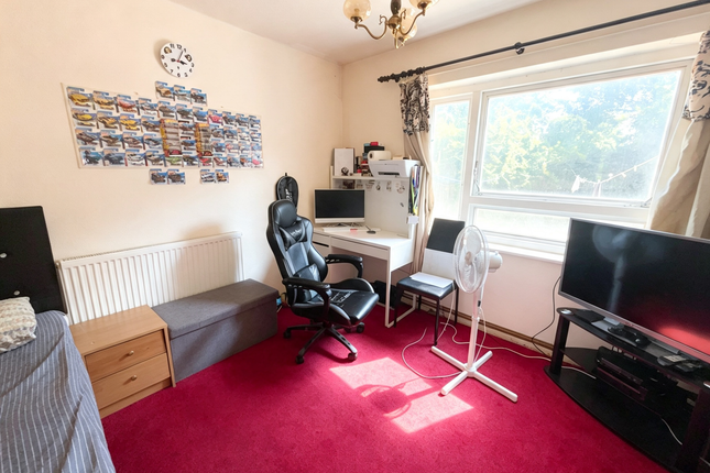 57, Sycamore Close, Canning Town photo 4