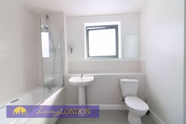 Flat for sale in Rosebay Drive, London