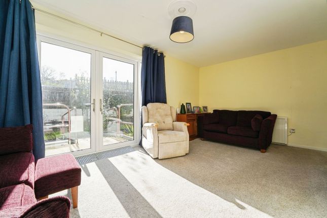Yew Tree Close, Dursley photo 3
