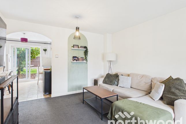 18, Corner Field, Ashford photo 2