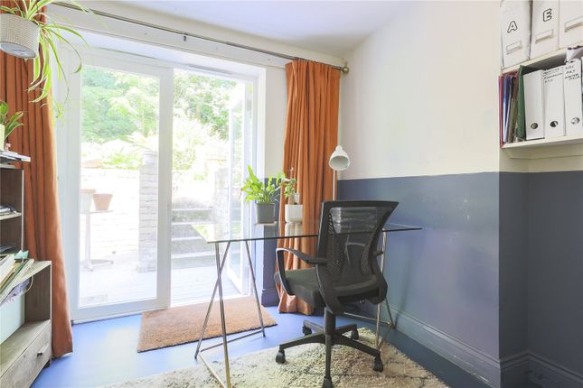 Maisonette to rent in Archway Road, Archway, London