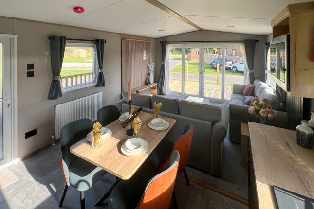 3-bed caravan on Borwick Ln, Warton, Carnforth, £89,995