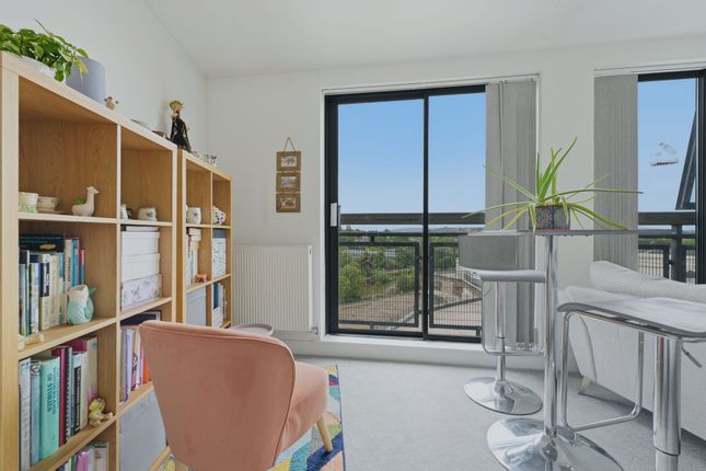 67 Weavers Mill Close, Bristol photo 2