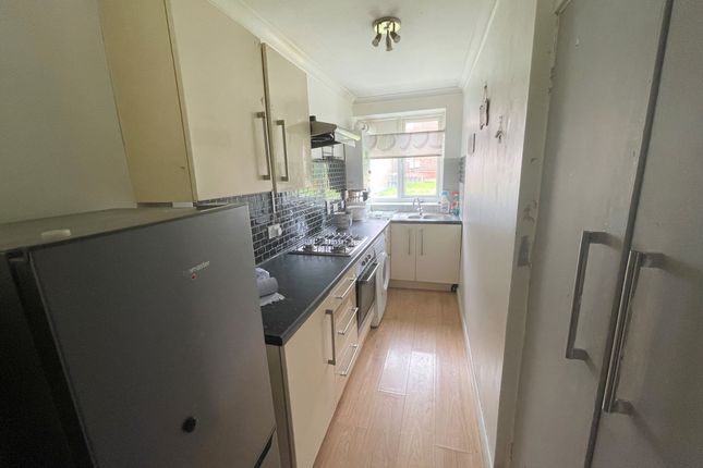 108, Barnet Road, Potters Bar photo 2