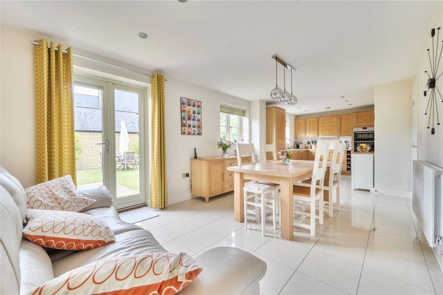 23, Halifax Way, Moreton-In-Marsh photo 2