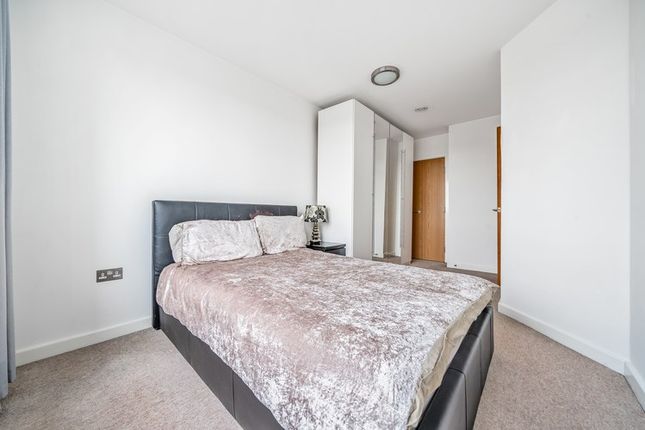 Flat for sale in Russell Square, Horley, Surrey