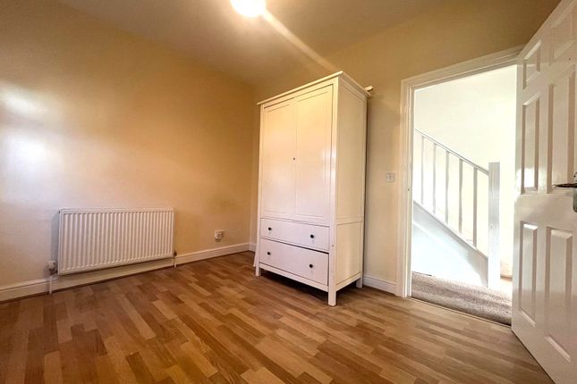 3 Rose Cottage, The Chase, Pinner photo 5