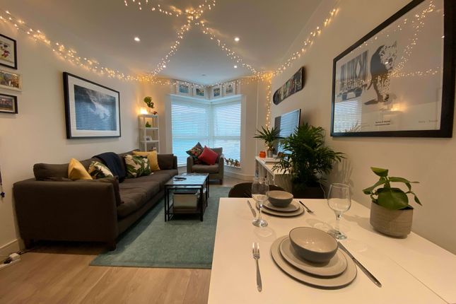 1-bed flat on Longfield Avenue, London, £425,000