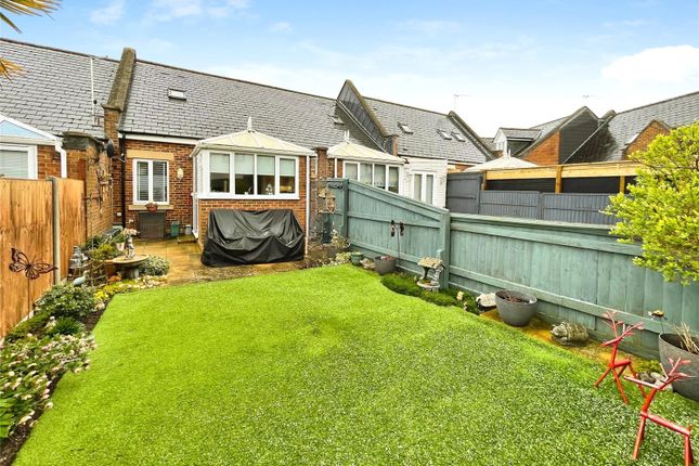19, Alexander Mews, Harlow photo 3