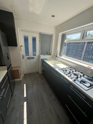70, Sunningdale, Bradford photo 4