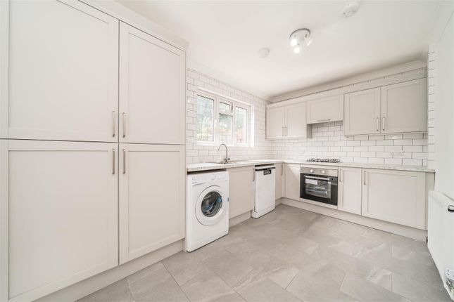 29, Ibbetson Path, Loughton photo 2