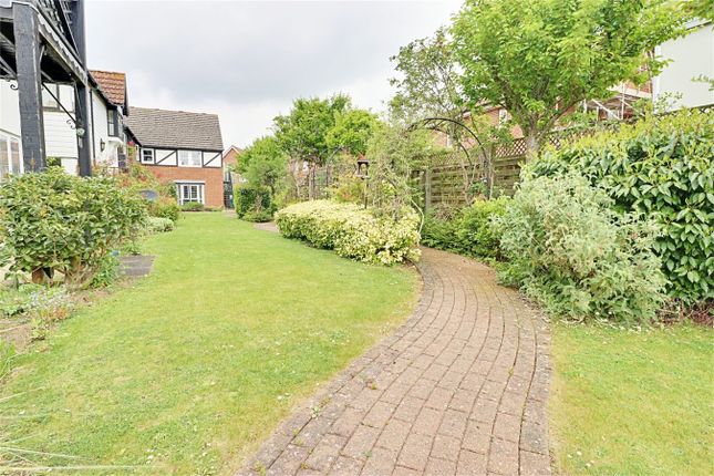 9 Orchard Lea, High Wych Road, Sawbridgeworth photo 2