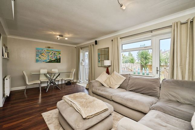 20, Mountbatten Drive, Carisbrooke, Newport photo 3