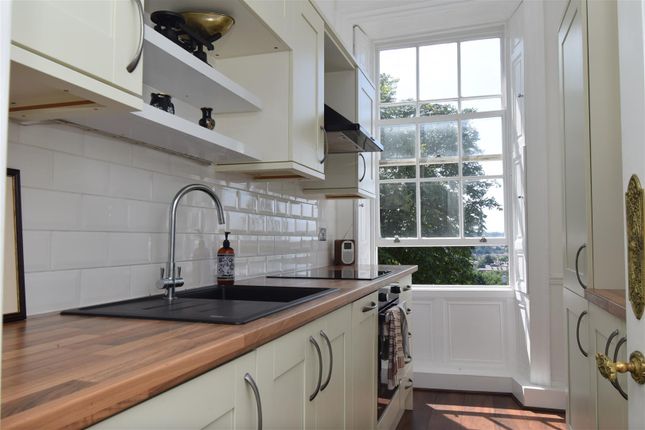 Flat 4, 6, St. Johns Square, Wakefield photo 3