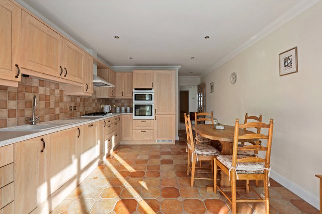 2, Southern Close, Ferndown photo 4