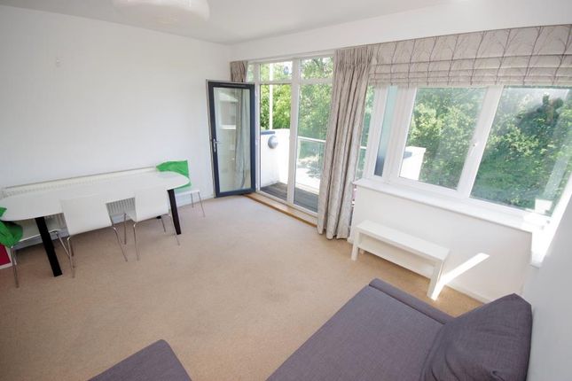 Flat to rent in Morphou Road, London