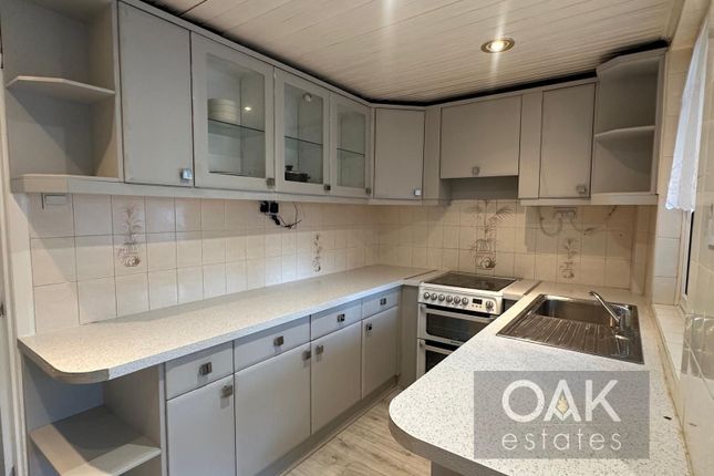 18 Central Avenue, Waltham Cross photo 3