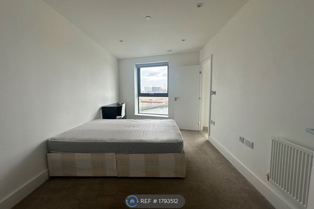 Flat to rent in Cityview Point, London