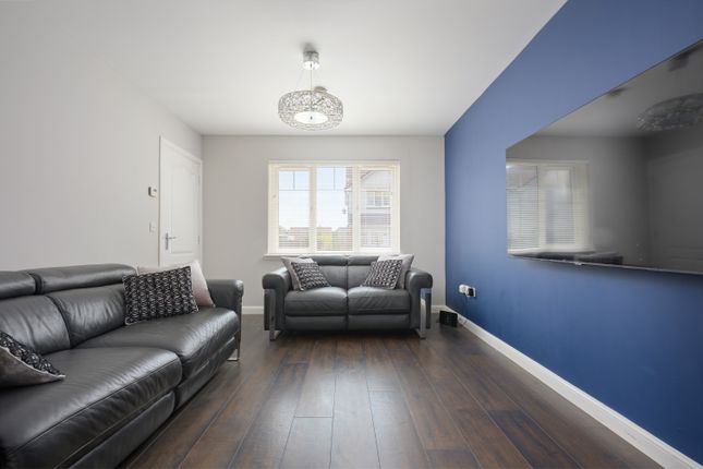 16, North Urqhuart Place, Dunfermline photo 3