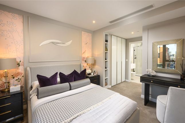 Flat for sale in King's Road Park, King's Road, London