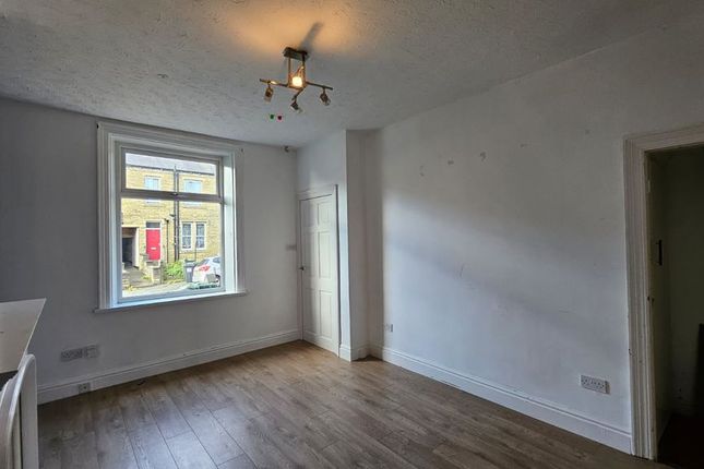 5, Adelphi Road, Huddersfield photo 4