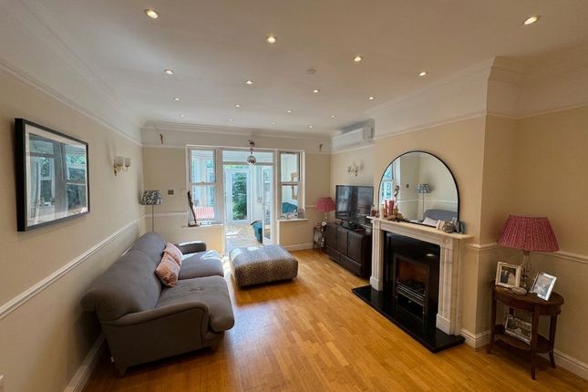 Wyatt Drive, London photo 4
