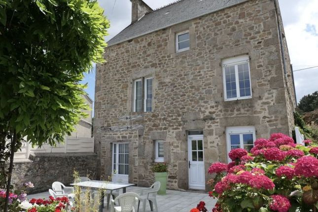 Detached house for sale in Saint-Pierre-Eglise, Basse-Normandie, 50330, France