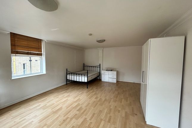 Thumbnail Room to rent in 11-19 St James House, Priestgate, Peterborough, Cambridgeshire.