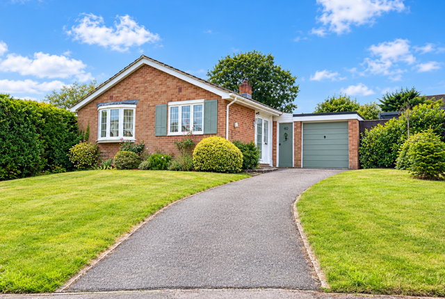 3-bed detached on 40, Guillards Oak, Midhurst, £575,000