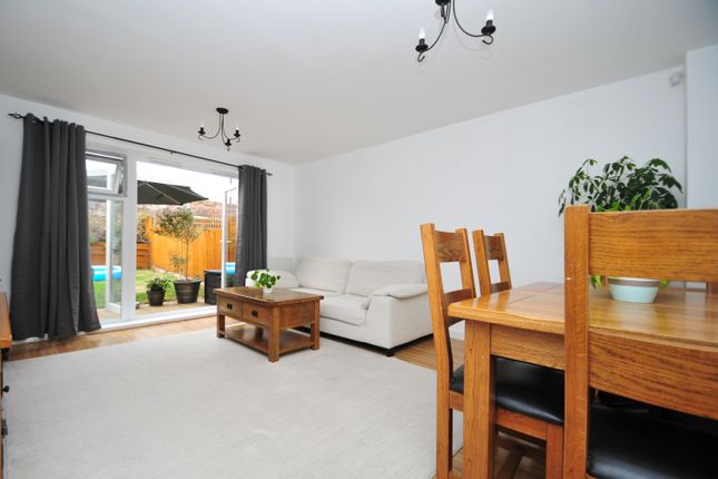 2, Keppel Close, Greenhithe photo 3