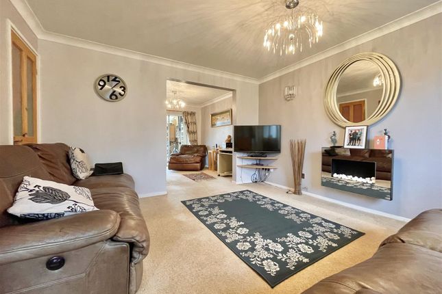 3, Tyneham Close, Weymouth photo 2