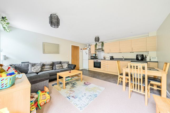 Flat 4, Malden House, 2, Searle Drive, Hampshire photo 4