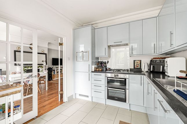 Flat 2, 110 Sutton Court Road, London photo 3