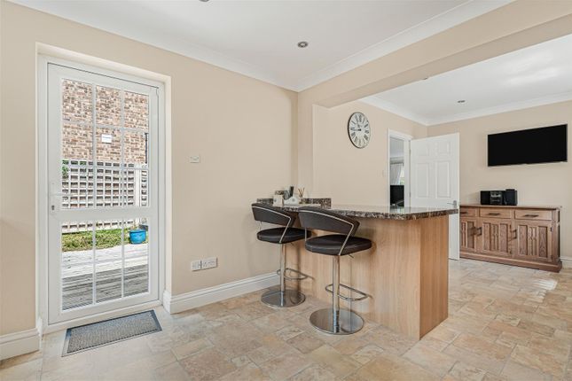 11, Perowne Way, Puckeridge photo 4