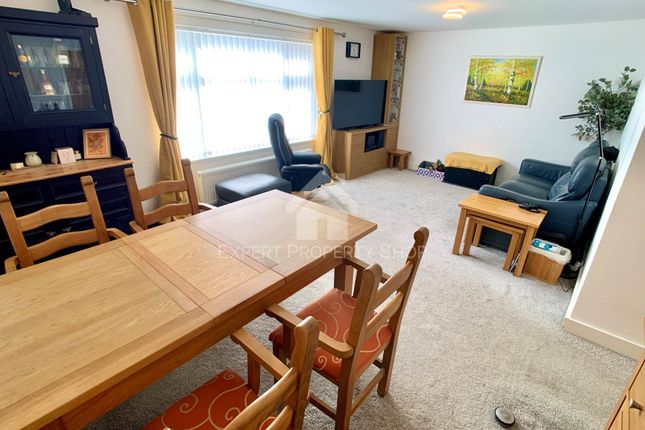 29, Holme Drive, Lincoln photo 2