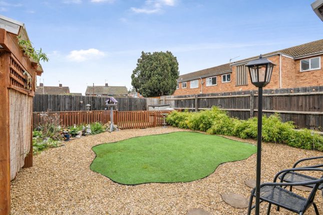 6, Shaw Close, Pershore photo 4