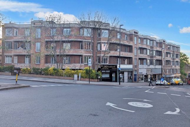 2-bed flat on Flat 22 Selwyn Court, Blackheath Village, Blackheath, London, SE3 9SZ, £250,000