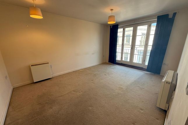 11, Hampden Square, Aylesbury photo 3