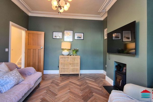 Daron, 5 St. Peters Terrace, Pwllheli photo 3