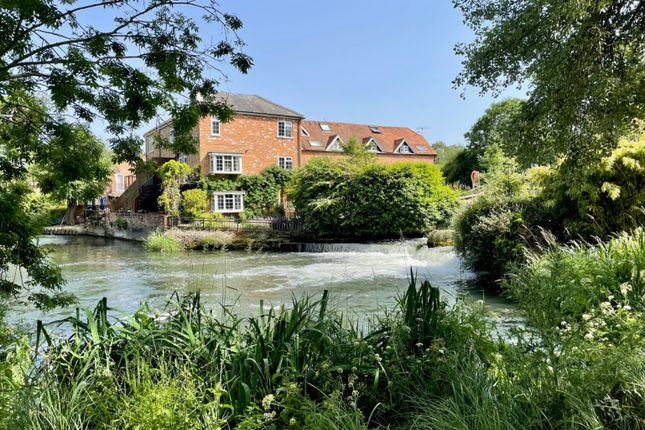 Thumbnail Cottage for sale in Chamberhouse Mill Lane, Thatcham