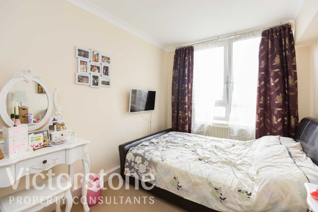 Flat to rent in Paterson Court, Peerless Street, Clerkenwell, London