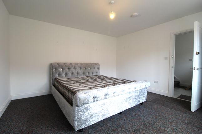 Thumbnail Room to rent in Hornbeam Road, Guildford