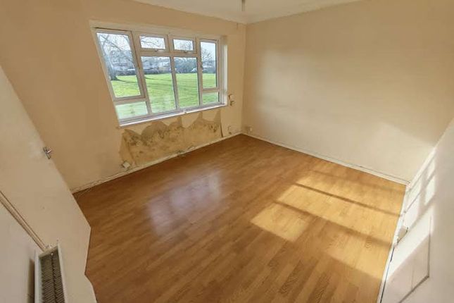 7 Grange Court, Old Ruislip Road, Northolt photo 3