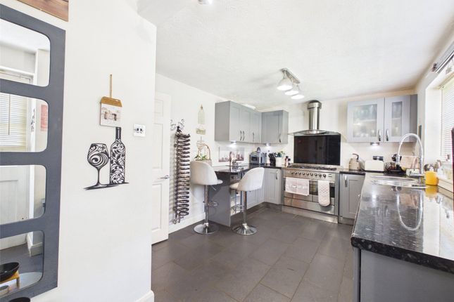 27, Corfe Avenue, Worcestershire photo 3