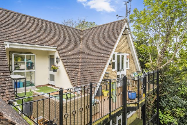 Thumbnail Flat for sale in Haling Park Road, South Croydon, Croydon