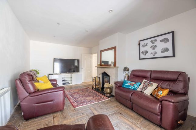 12, Grove Close, Windsor photo 5