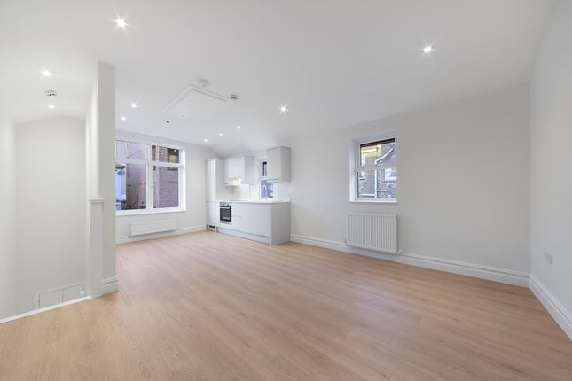 1-bed flat on Cargreen Road 1B, Cargreen Road, London, £300,000